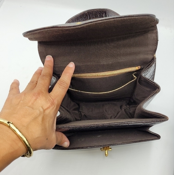 Vintage Brown Crocks embossed Small purse with Gold Turtle Accents Closure - Picture 13 of 16